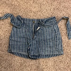 American Eagle High-Waisted Striped Paperbag Short